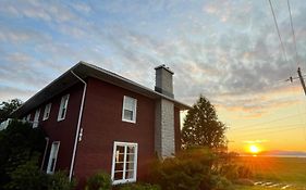 La Maison Rouge - Bed & Breakfast - La Pocatiere